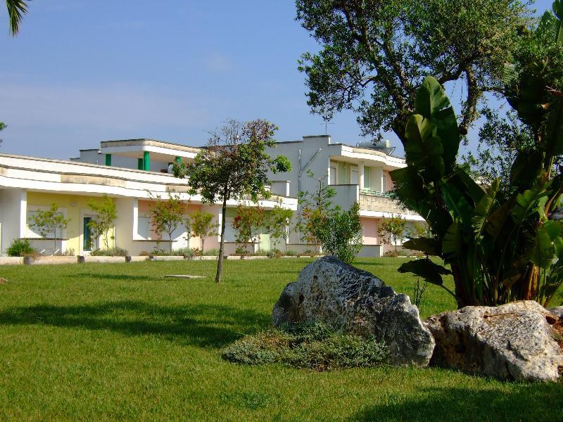I Giardini Di Atena Aparthotel Merine Esterno foto