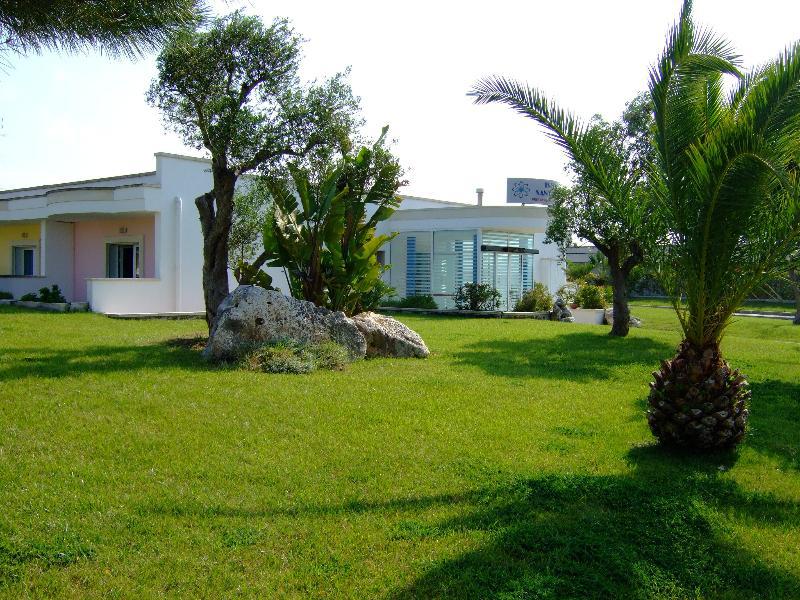 I Giardini Di Atena Aparthotel Merine Esterno foto