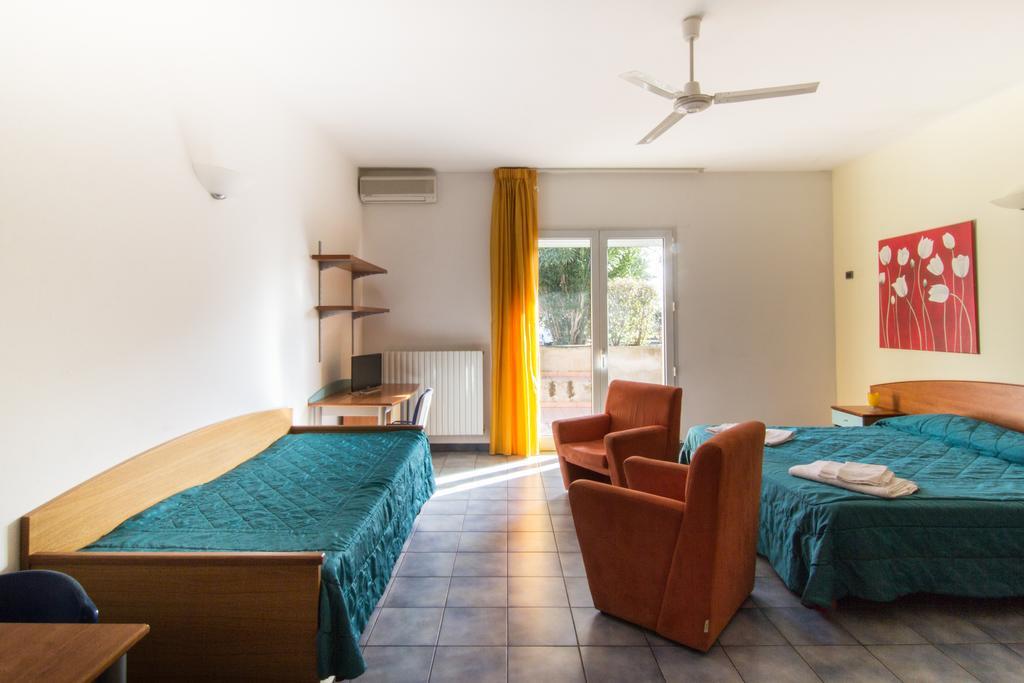 I Giardini Di Atena Aparthotel Merine Esterno foto
