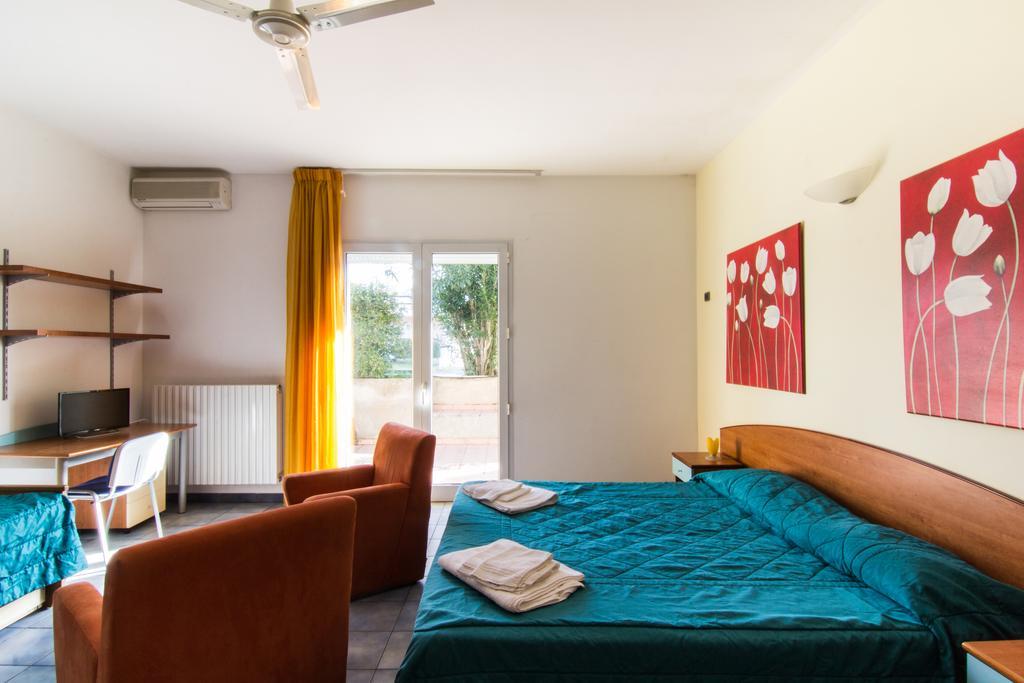 I Giardini Di Atena Aparthotel Merine Camera foto