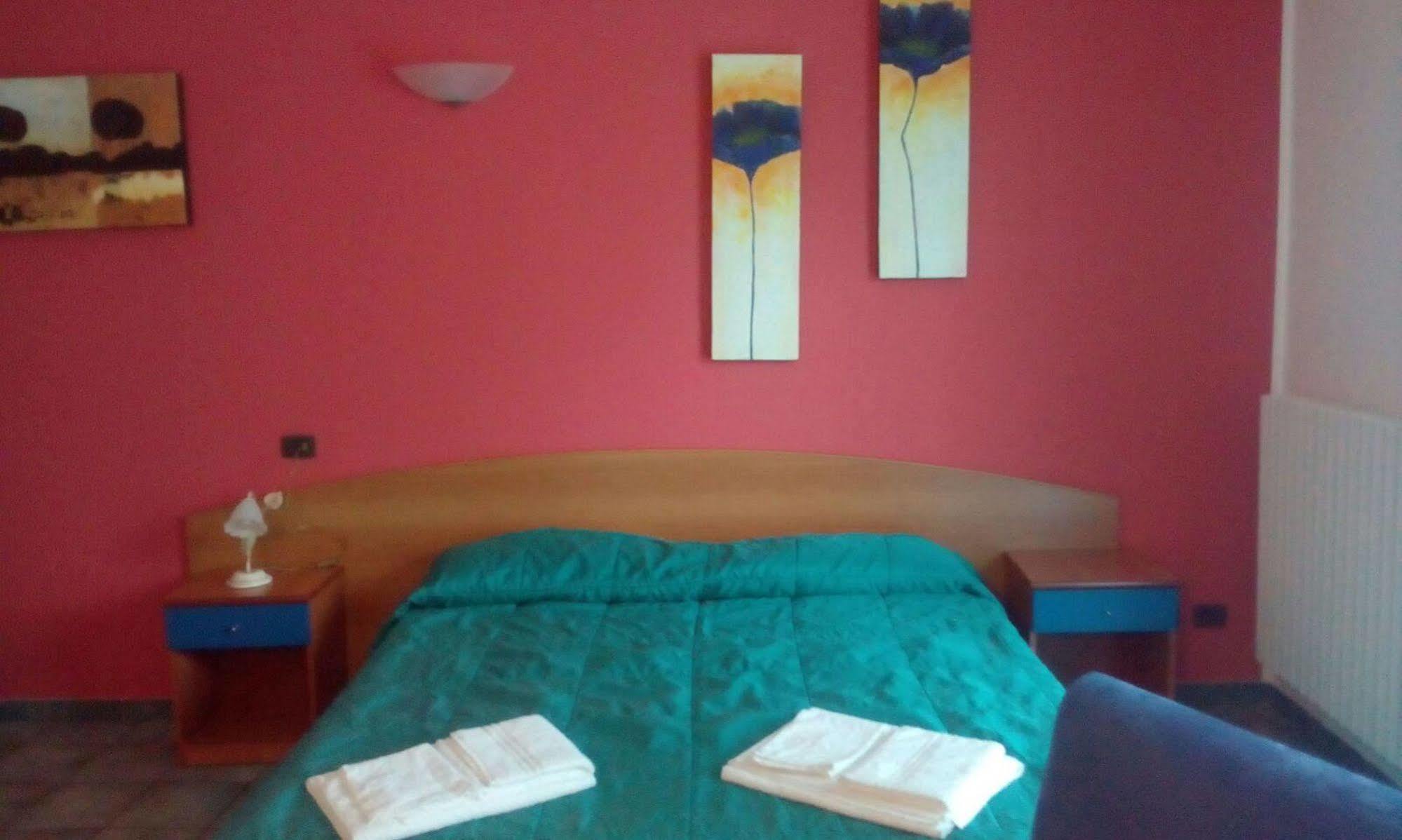 I Giardini Di Atena Aparthotel Merine Esterno foto