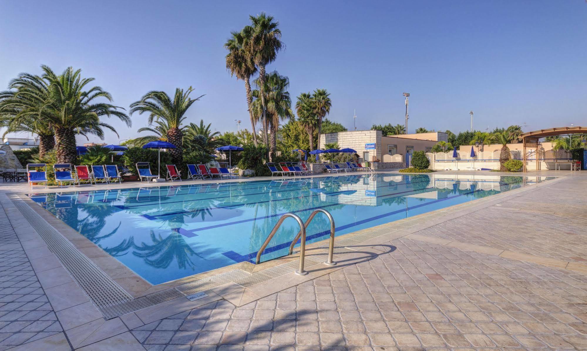 I Giardini Di Atena Aparthotel Merine Esterno foto