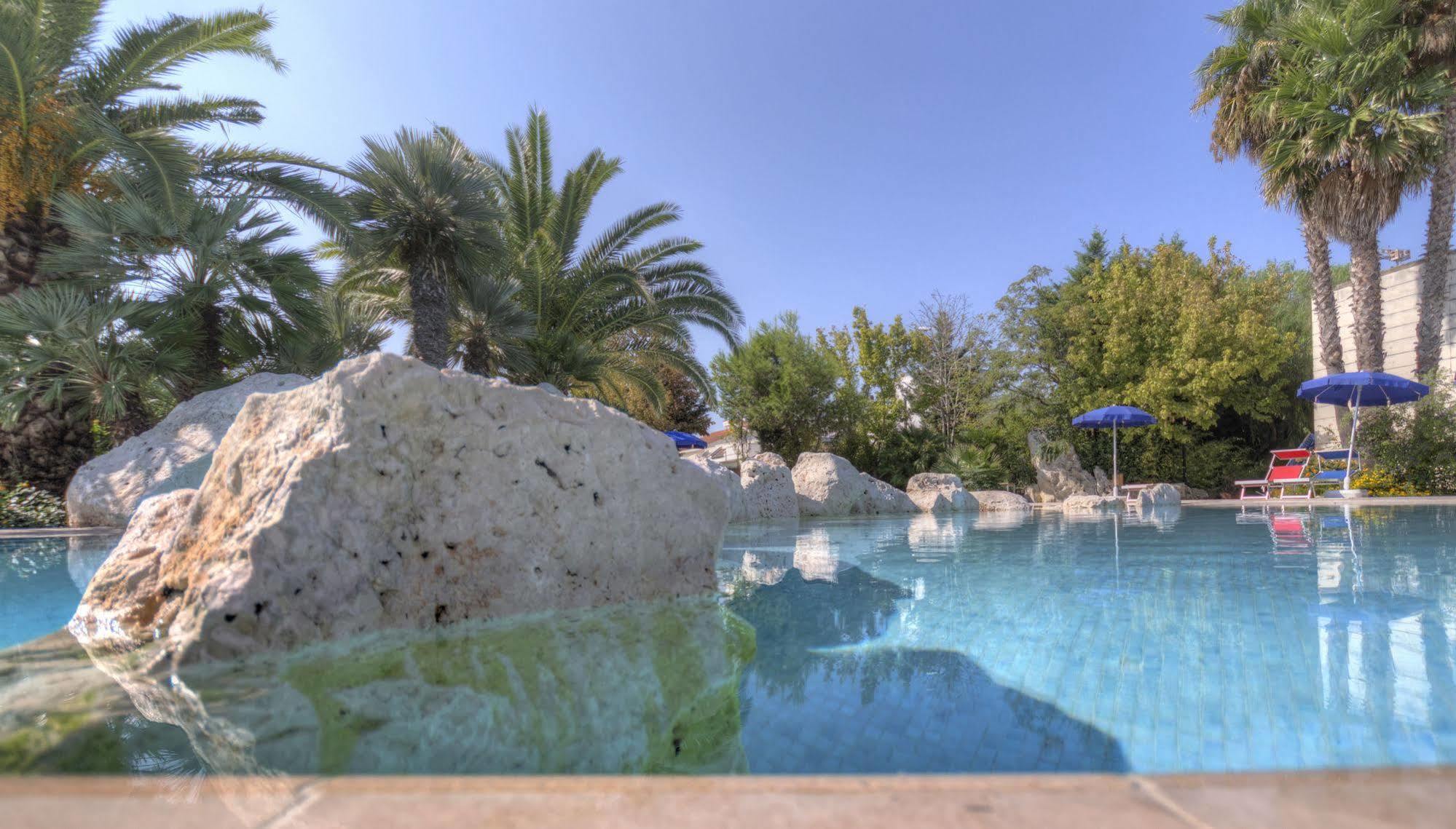 I Giardini Di Atena Aparthotel Merine Esterno foto