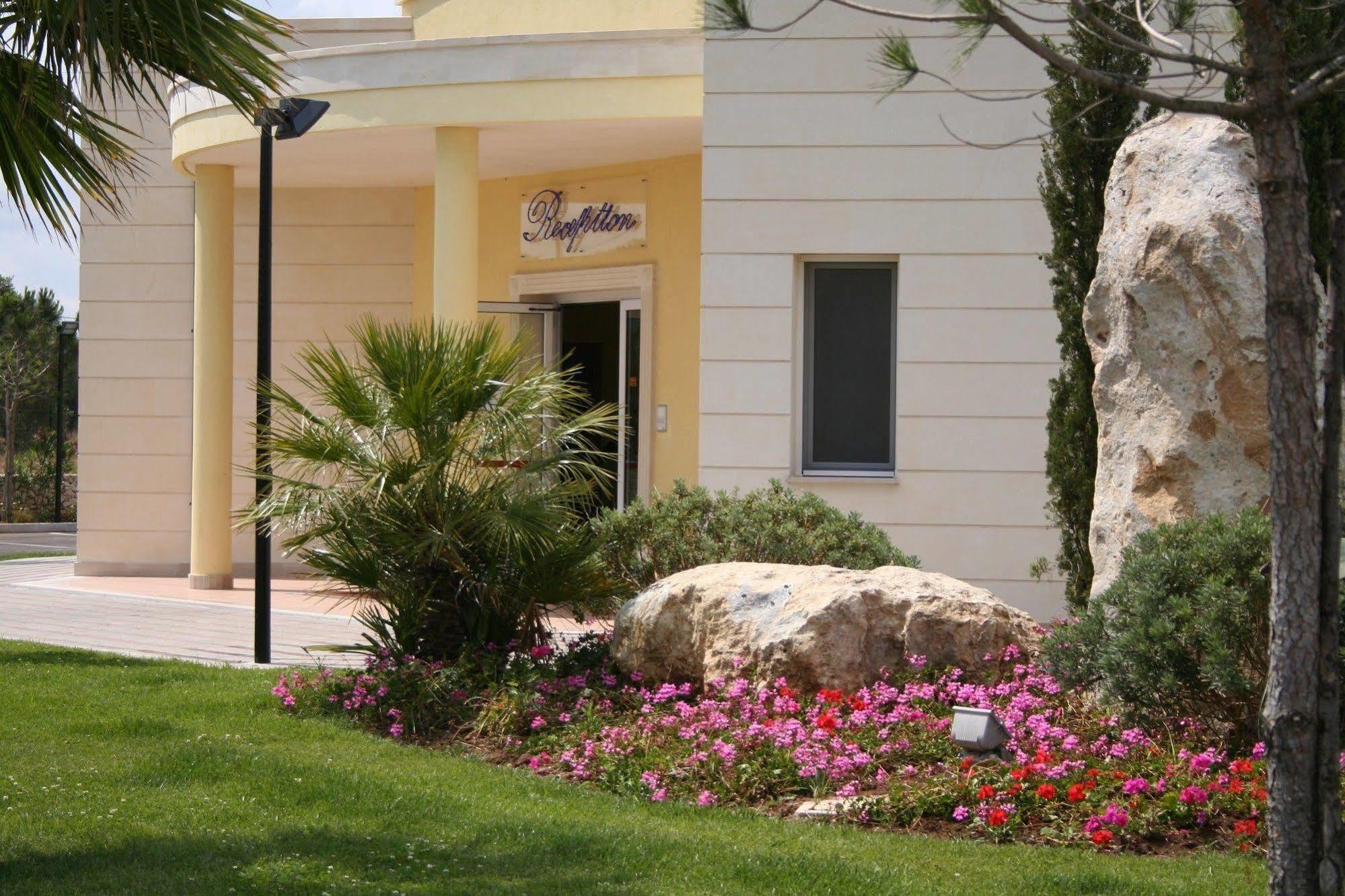 I Giardini Di Atena Aparthotel Merine Esterno foto